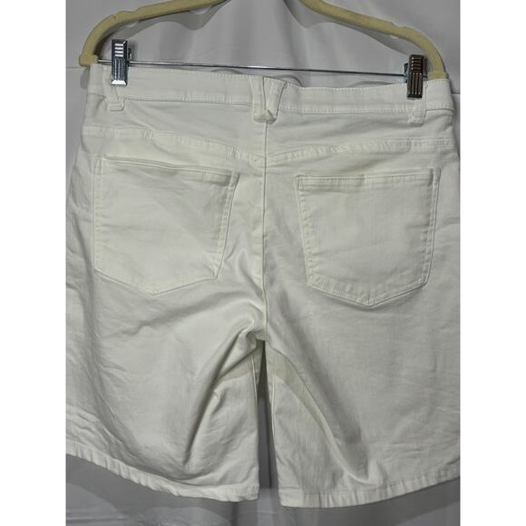 Democracy Mid-Rise "Ab"solution® White Denim 7" Short Size 8 - Picture 7 of 8